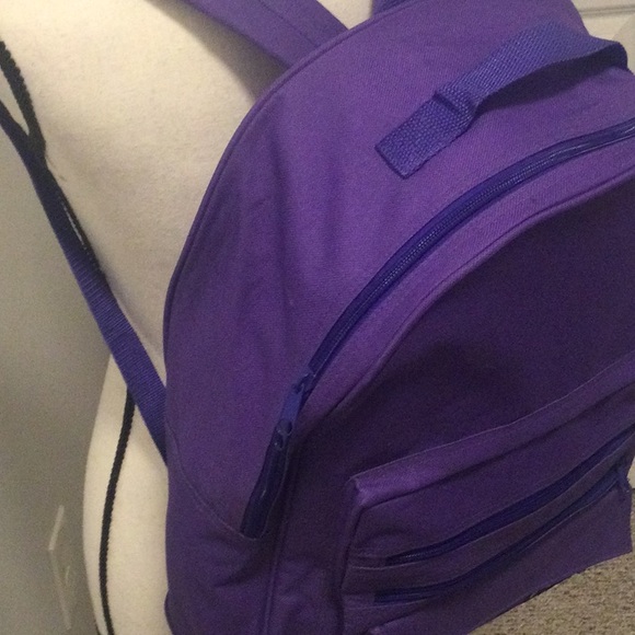 Backpack - Picture 4 of 6